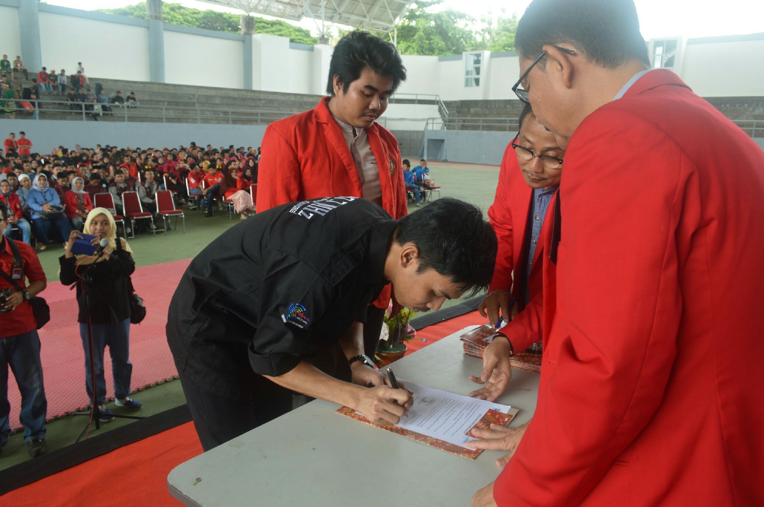 1518069209362 Pelantikan Bersama 32 UKM Universitas Hasanuddin