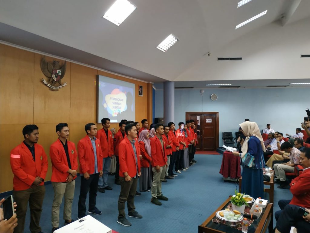 Pelantikan-BEM-UNHAS-1024x768 Rektor Unhas, Melantik Pengurus Badan Eksekutif Mahasiswa Unhas Periode 2019-2020