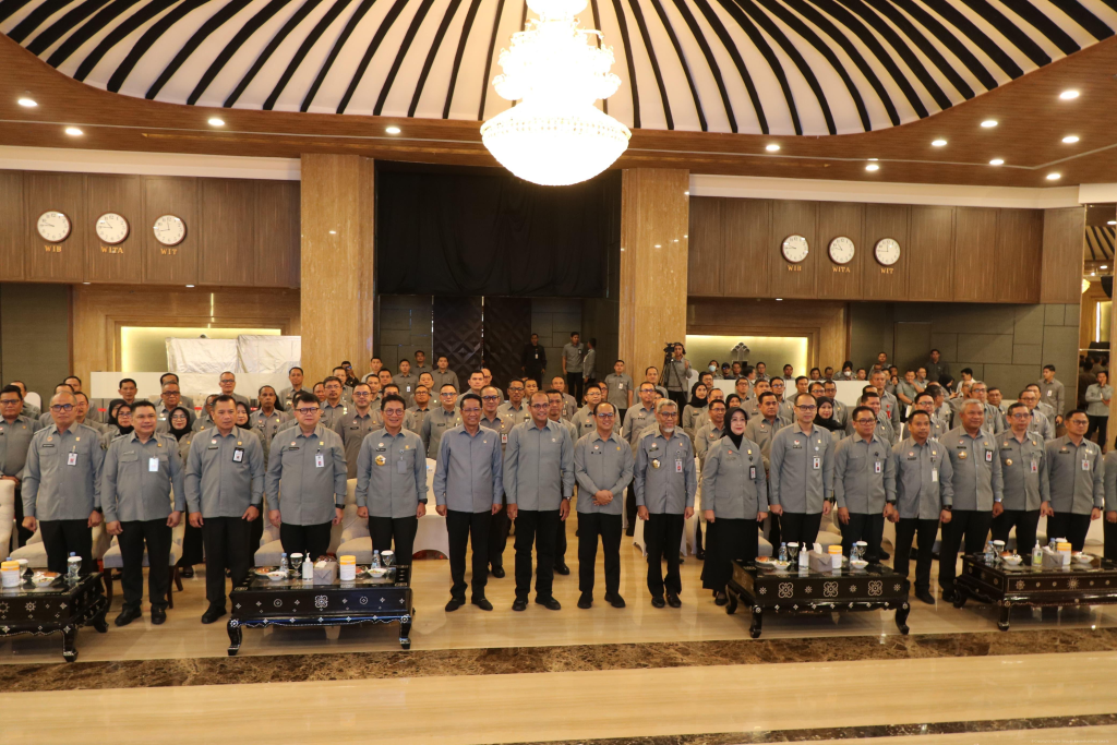 Slide-1_Kemenkum-1024x683 Kemenkum Canangkan Zona Integritas dan Transformasi Digital 2025