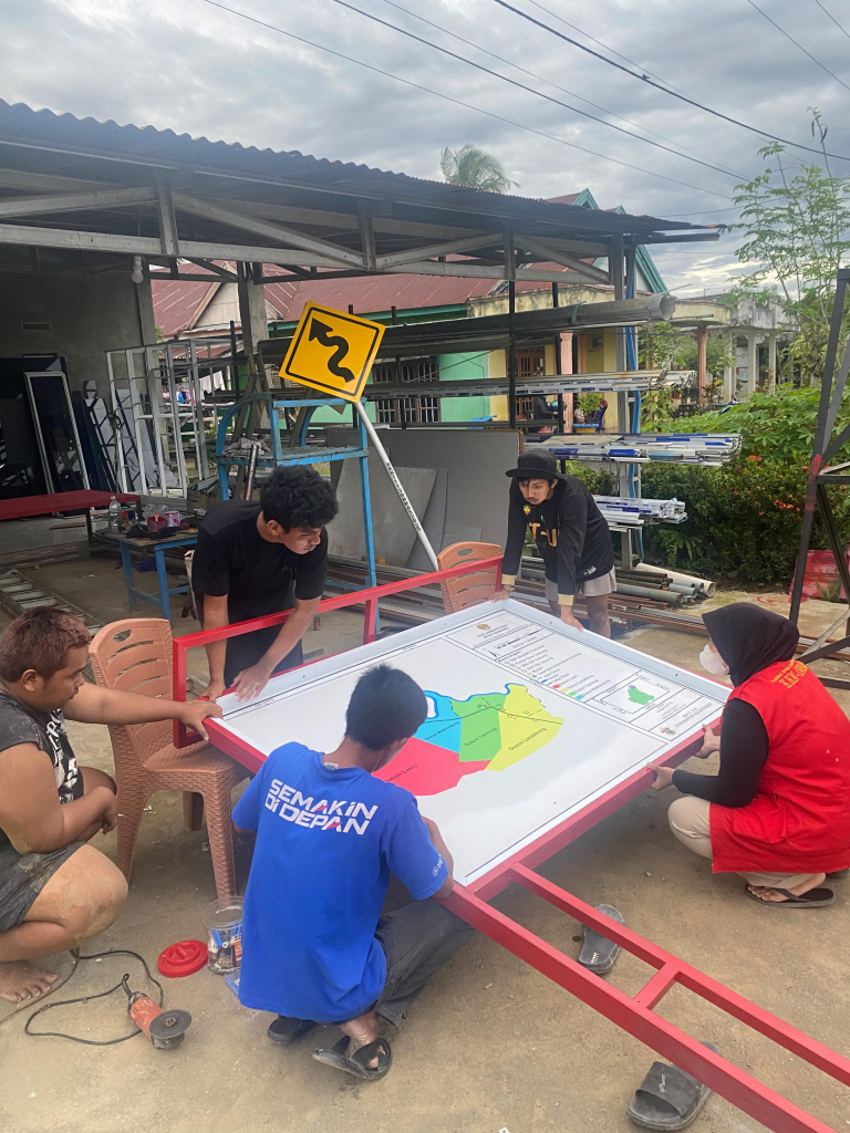 cover-peta-768x1024 Mahasiswa KKNT ITTG Unhas Gel. 113 Serahkan Inovasi Peta Administrasi di Desa Tanrongi