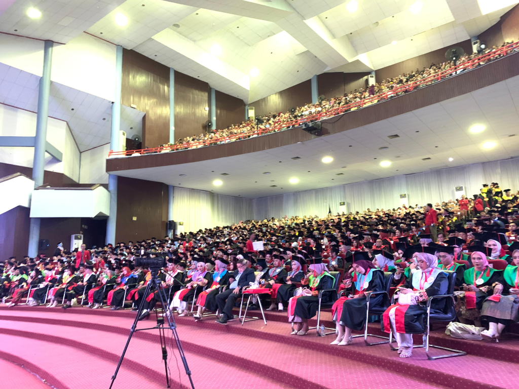 slide-2-wisuda-2-1024x768 Wisuda Periode Juni, Unhas Cetak 877 Lulusan Baru!