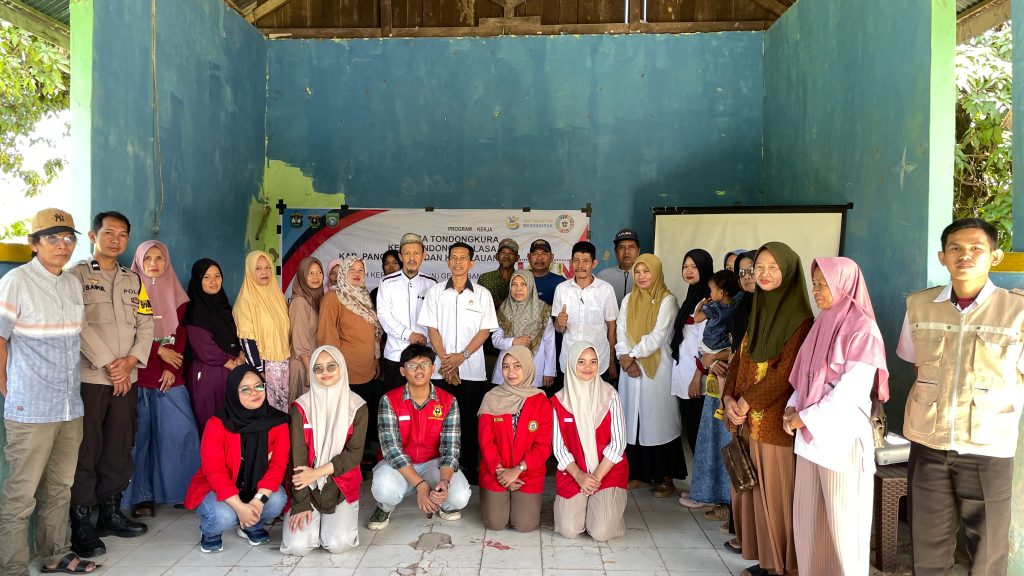 SLIDE-1-KKN-Kak-Dinda-1024x576 Mahasiswa Unhas Dorong Warga Tondongkura Sadar Hukum Lingkungan Lewat Edukasi "Sampang Kita"