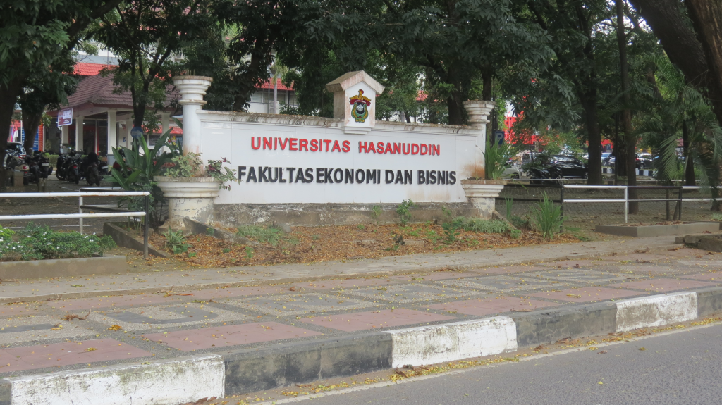Slide-1-FEB-1024x575 Polemik Nilai dan Etika Akademik di FEB Unhas, Mahasiswa Angkat Suara!