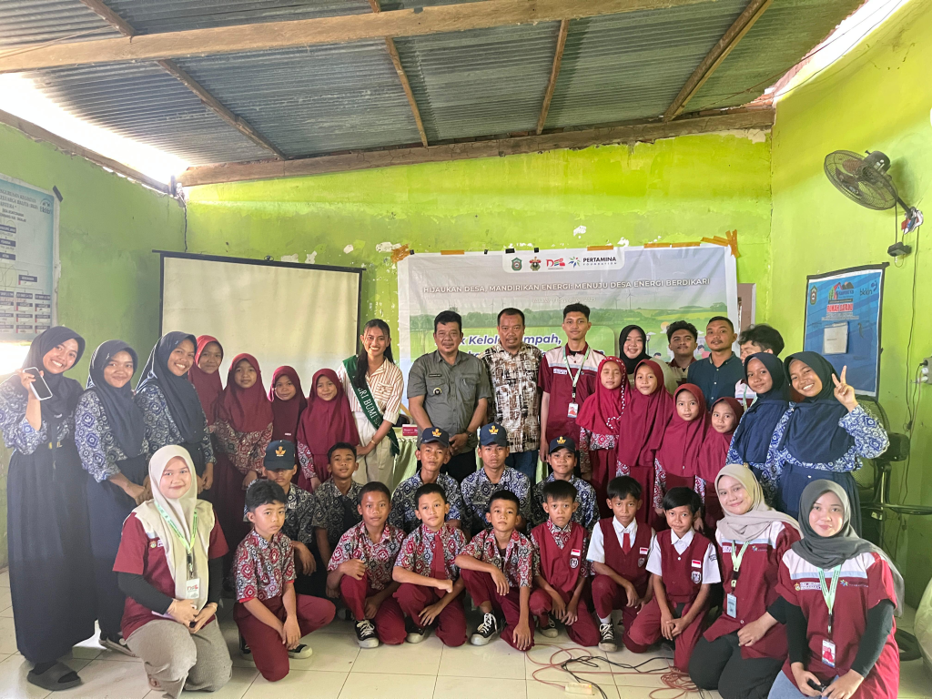 slide-1-deb-1024x768 Tim DEB Unhas Ajak Pelajar Bontomanai Hidup Ramah Lingkungan