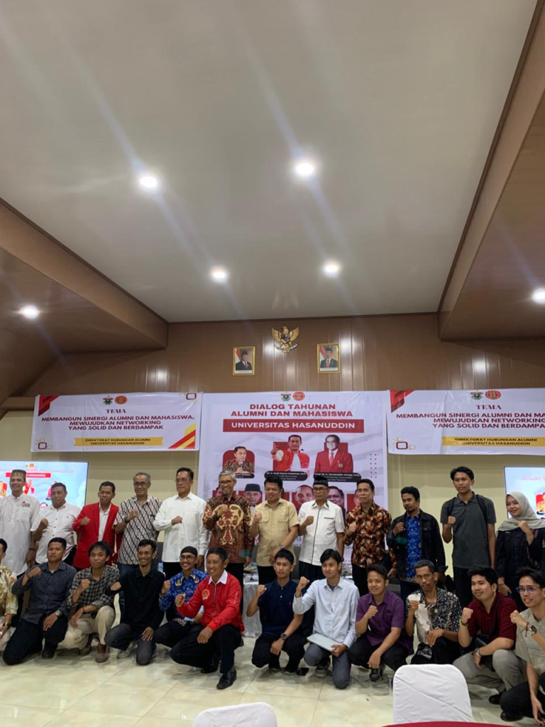 IMG_8106-768x1024 Unhas Perkuat Sinergi Alumni dan Mahasiswa melalui Dialog Tahunan 2025