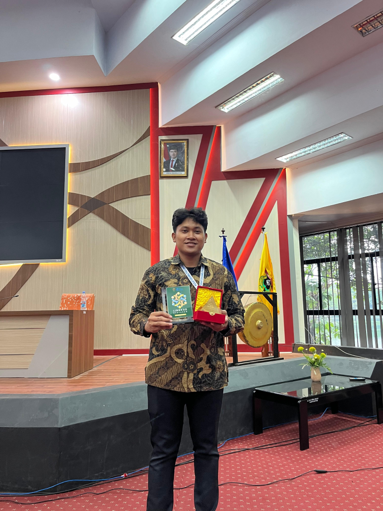 slide-1-lingkar-bertahan-768x1024 Pusat Disabilitas Unhas Hadirkan “Lingkar Bertahan" Inisiatif Inklusif untuk Dukungan Kesehatan Mental