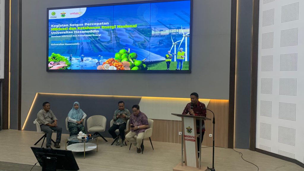 Slide-1-seminar-hilirisasi-1024x576 Dari Hulu ke Hilir, Unhas Dorong Hilirisasi SDA untuk Energi Masa Depan