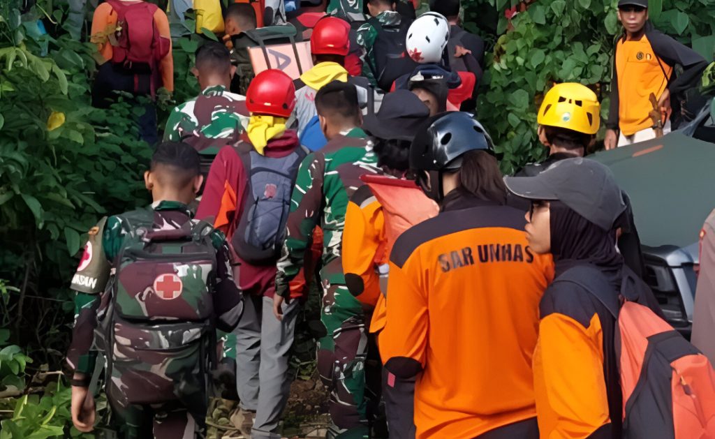 IMG_0781-1024x629 Tim SAR Unhas Terlibat dalam Operasi Pencarian Pesawat ATR 42-500 di Maros