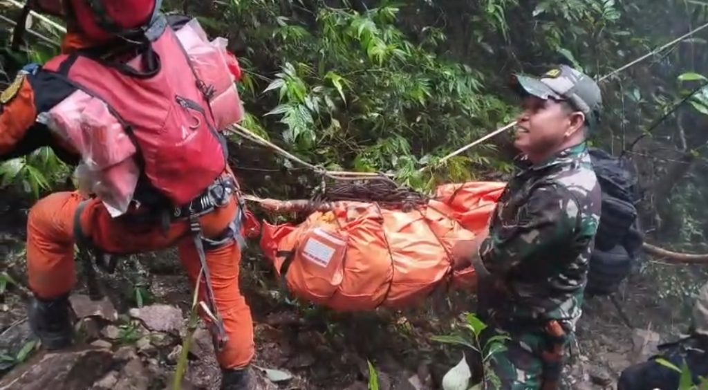 Screenshot_20260119_084527_WhatsApp-1-1024x564 Hari Keenam Operasi SAR: Delapan Jenazah Korban Pesawat ATR Ditemukan, Dua Teridentifikasi