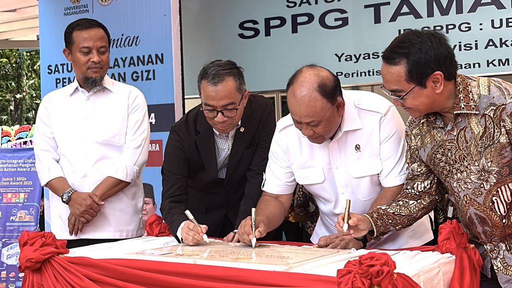 slide-1-unhas-pelopor-1024x576 Unhas Jadi Pelopor SPPG PTN-BH di Indonesia Timur, Perkuat MBG dan Kampus Berdampak