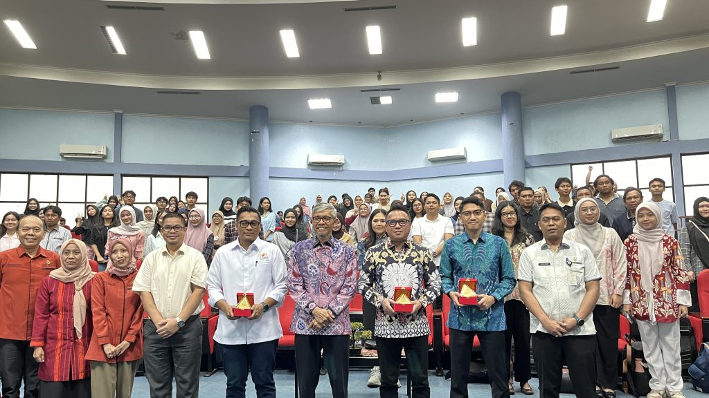 Slide-1-seminar-publik-1024x576 Unhas dan CSIS Gelar Seminar Publik Bahas Dekarbonisasi Industri Baterai dan EV