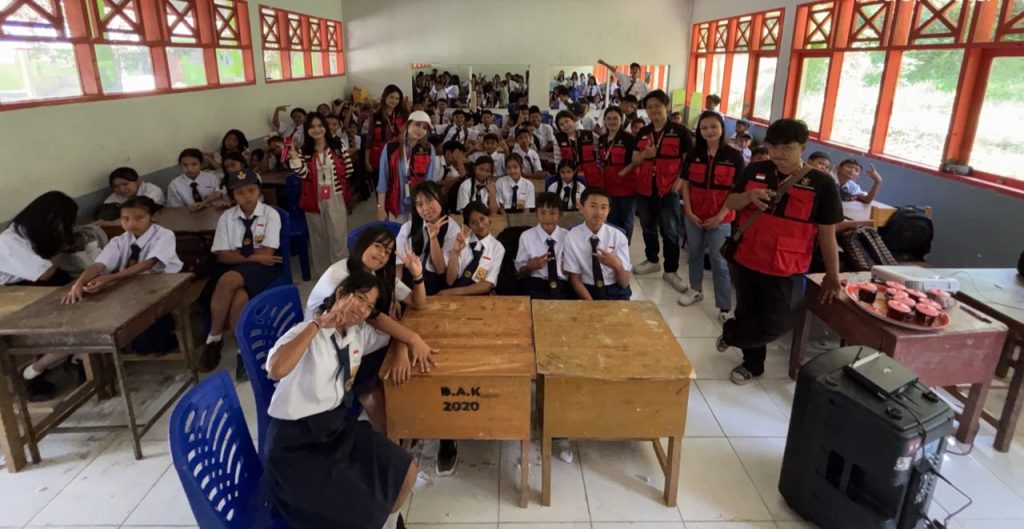 [EBS REPORTASE]:Dukung Desa Wisata, Mahasiswa KKN Unhas Bekali Pelajar SMPN 2 Kapala Pitu Kemampuan Bahasa Inggris