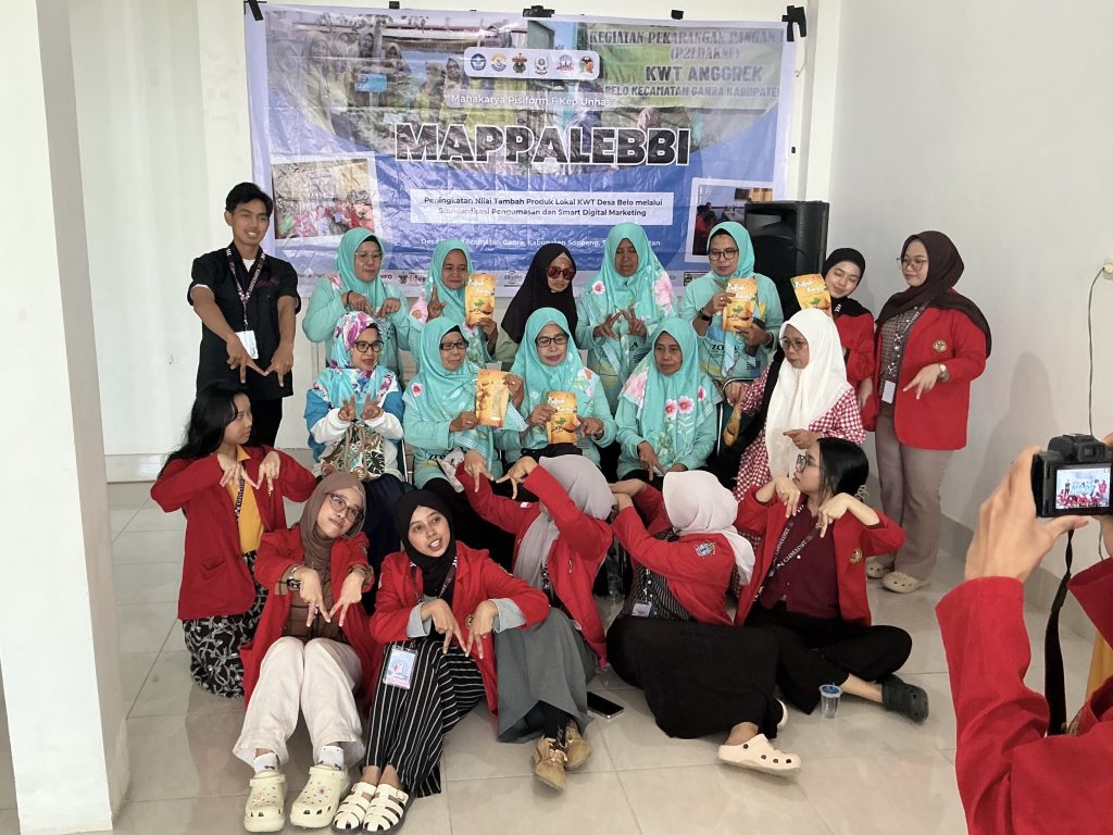 Mahakarya Pisiform Himafisio Unhas Dorong Pemberdayaan KWT Desa Belo Lewat Inovasi Produk Lokal Berkelanjutan
