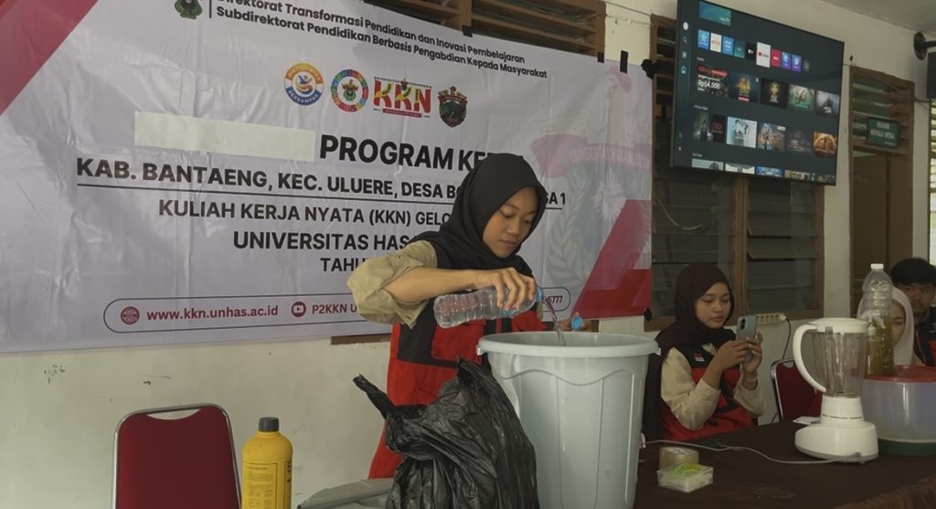 Mahasiswa KKN-T Universitas Hasanuddin Gelar Pelatihan Pembuatan Pupuk Organik Cair (ECOPOC) di Desa Bonto Tallasa