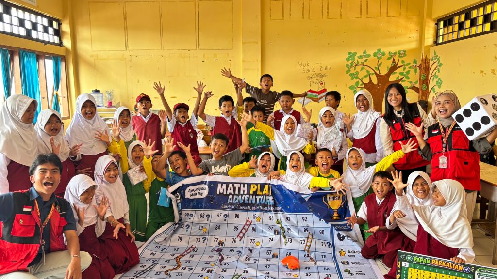 Mahasiswa KKN-T Unhas Hadirkan Program MathPlay, Tingkatkan Minat Belajar Matematika Siswa di SDN 223 Balantang 