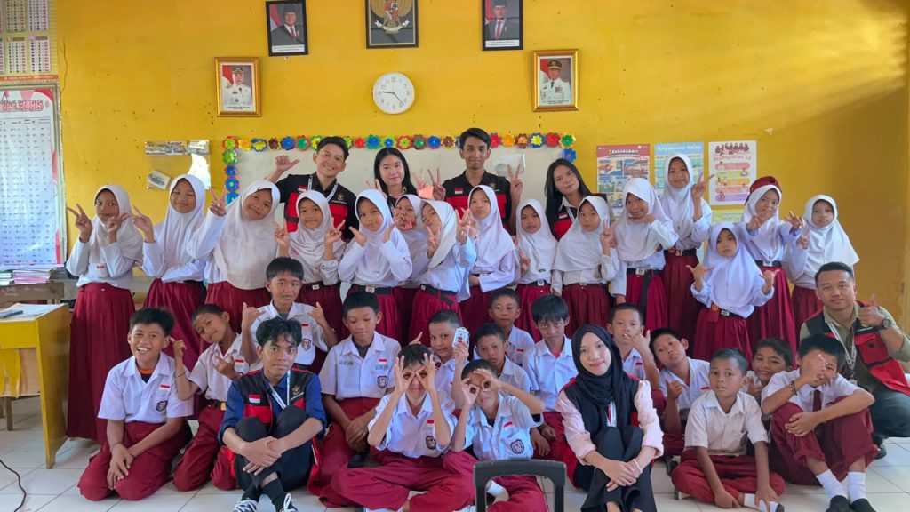 Lewat Pohon Ungkapan, Mahasiswa KKN Unhas Tanamkan Kesadaran Anti-Bullying Sejak Dini 