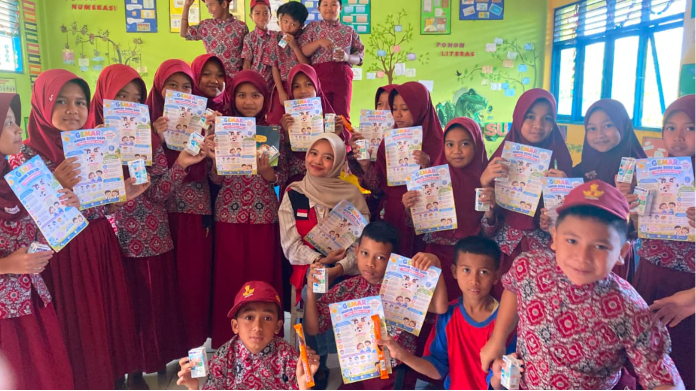 Mahasiswa KKN-T Unhas Edukasi Pentingnya Konsumsi Susu Rendah Gula kepada Siswa SD Negeri 65 Parangloe 