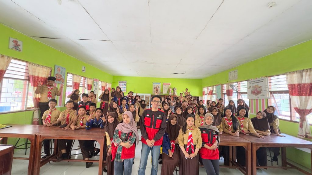 Mahasiswa KKN-T Unhas Berikan Penyuluhan Hukum tentang Etika dan Batasan Bermedia Sosial kepada Siswa SMP Negeri 1 Watang Pulu