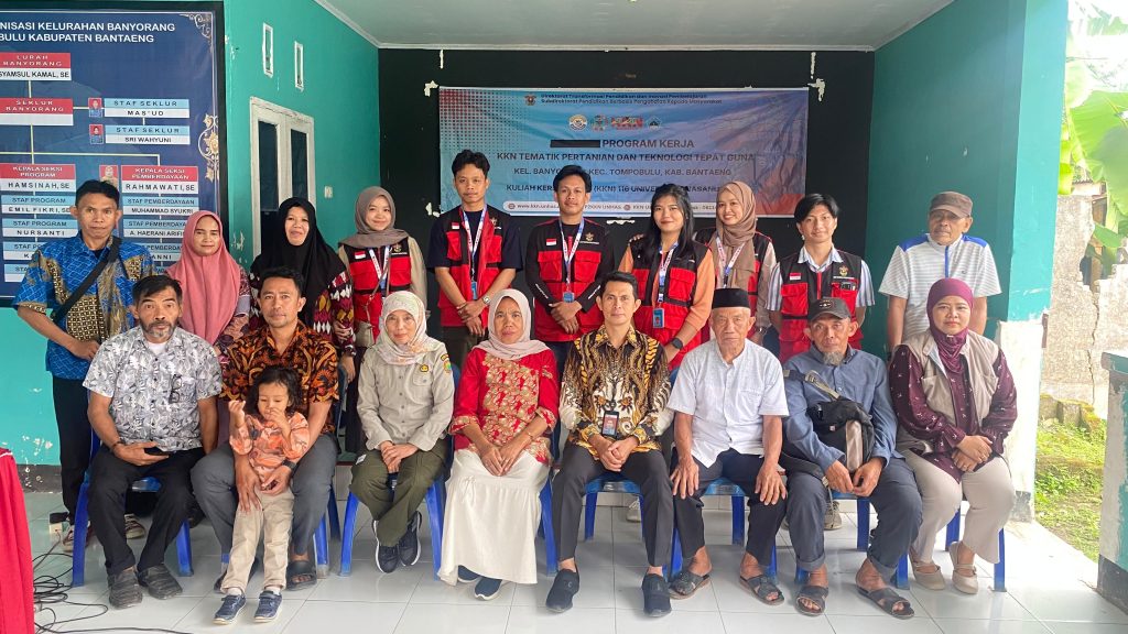 Mahasiswa KKN Unhas Gelombang 116 Kenalkan Pestisida Nabati dan Lakukan Cek pH Tanah di Banyorang