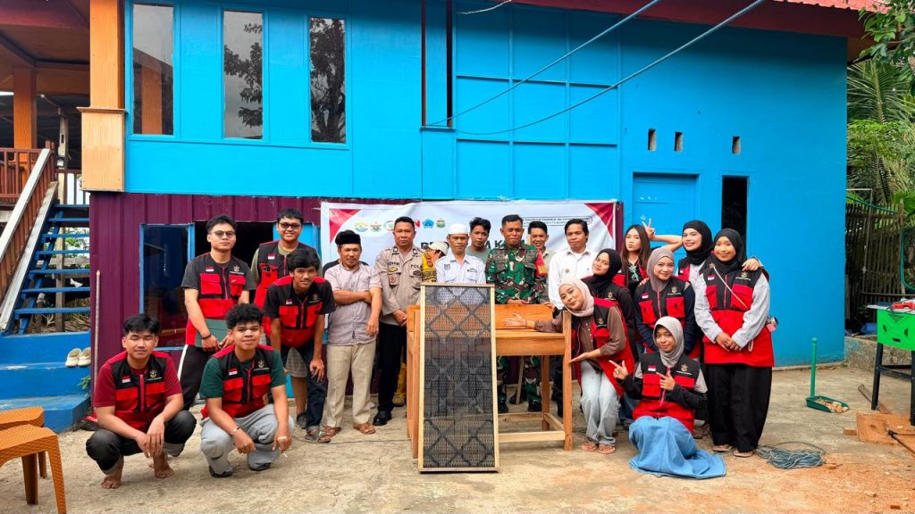 Mahasiswa KKN-T Unhas Perkenalkan Alat Perontok Cengkeh untuk Tingkatkan Efisiensi Pascapanen di Desa Bonto Majannang