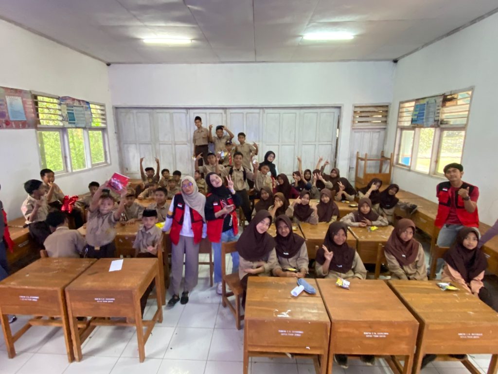 Mahasiswa KKN Unhas Tumbuhkan Semangat Wirausaha Pelajar melalui Akademi Wirausaha Muda di Sinjai