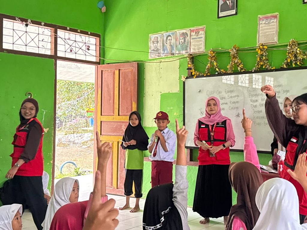 Mahasiswa KKN-PK Unhas Edukasi Jajanan Sehat untuk Tingkatkan PHBS Siswa SD di Sidrap