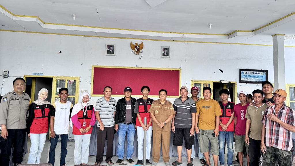 Mahasiswa KKN-T Unhas Edukasi Budidaya Hidroponik Sistem Wick untuk Dukung Ketahanan Pangan di Desa Nipa-Nipa 