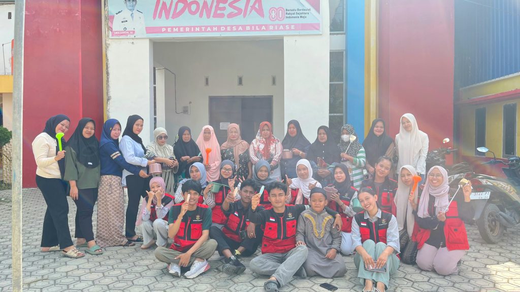 Mahasiswa KKN-T Unhas Hadirkan Inovasi Lubang Resapan Biopori dari Galon Bekas di Desa Bila Riase