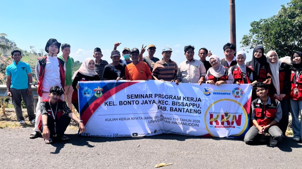 Mahasiswa KKN-T Unhas Edukasi Pengukuran pH Tanah untuk Optimalkan Kesuburan Lahan di Bonto Jaya 