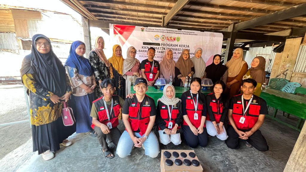 Mahasiswa KKN Unhas Kenalkan Briket Bioarang Sekam Padi sebagai Energi Alternatif bagi Masyarakat Desa Lempang