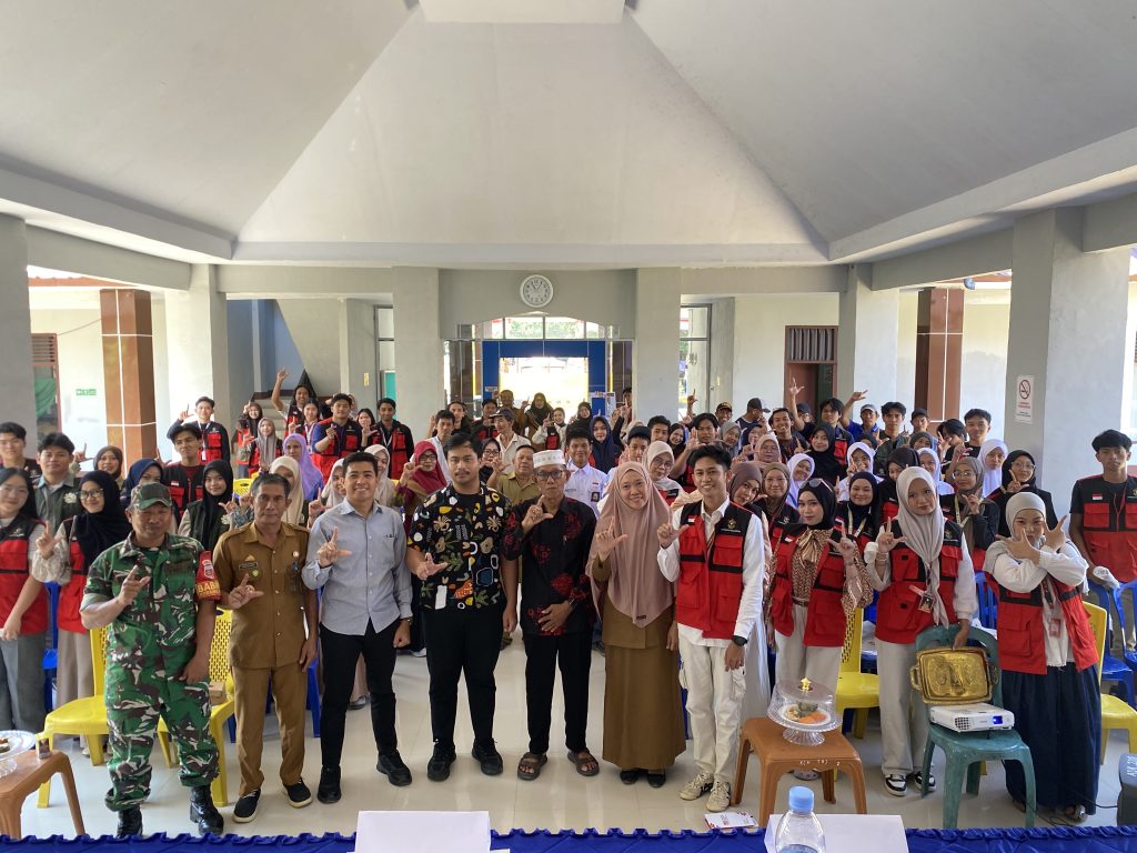 Mahasiswa KKN-T Unhas Gandeng OJK dan Polres Barru Perkuat Literasi Anti Penipuan Digital di Tanete Riaja