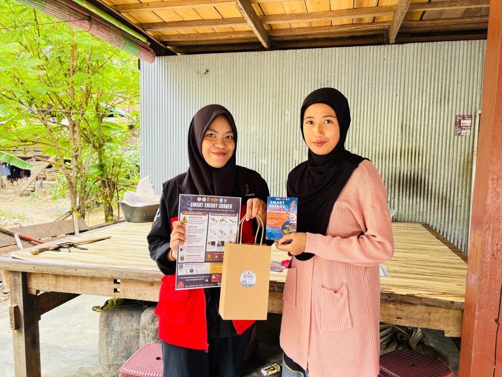 Mahasiswa KKN Unhas Edukasi Keselamatan Listrik melalui Program Smart Energy Corner di Desa Lompulle