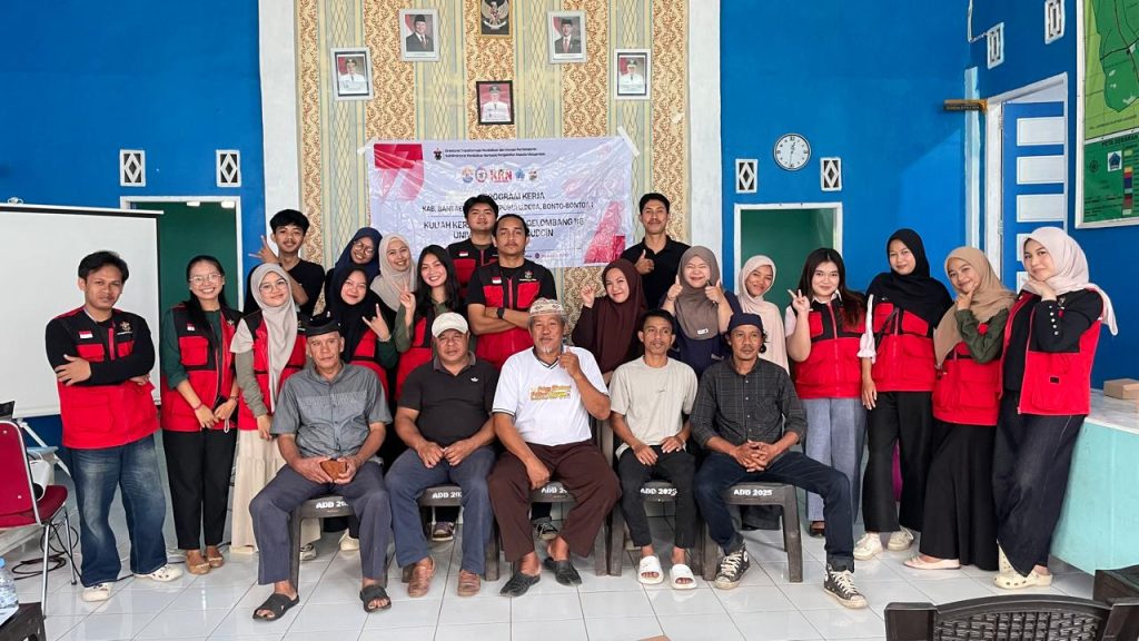 Mahasiswa KKN-T Unhas Bangun Green House Mini untuk Perkuat Ketahanan Pangan Keluarga di Bantaeng