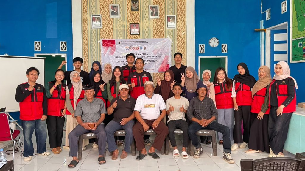 Ubah Sisa Sayuran Jadi Pupuk, Mahasiswa KKN Unhas Kenalkan POC Ramah Lingkungan kepada Warga