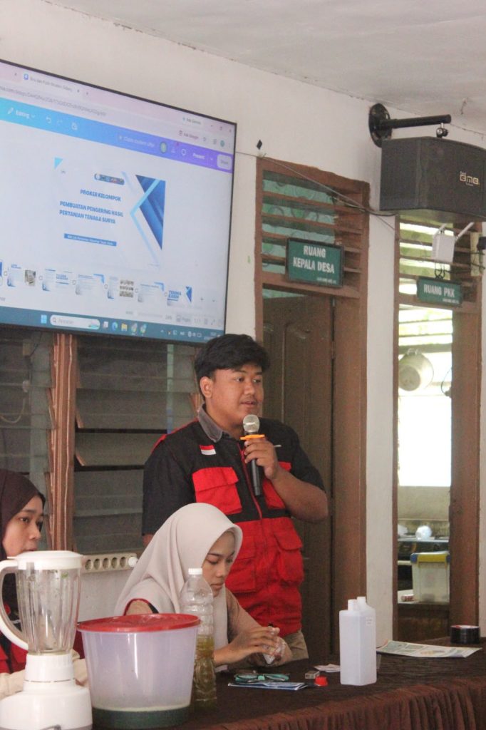 Mahasiswa KKN Unhas Tingkatkan Nilai Ekonomis Limbah Tongkol Jagung melalui Pelatihan Pembuatan Briket