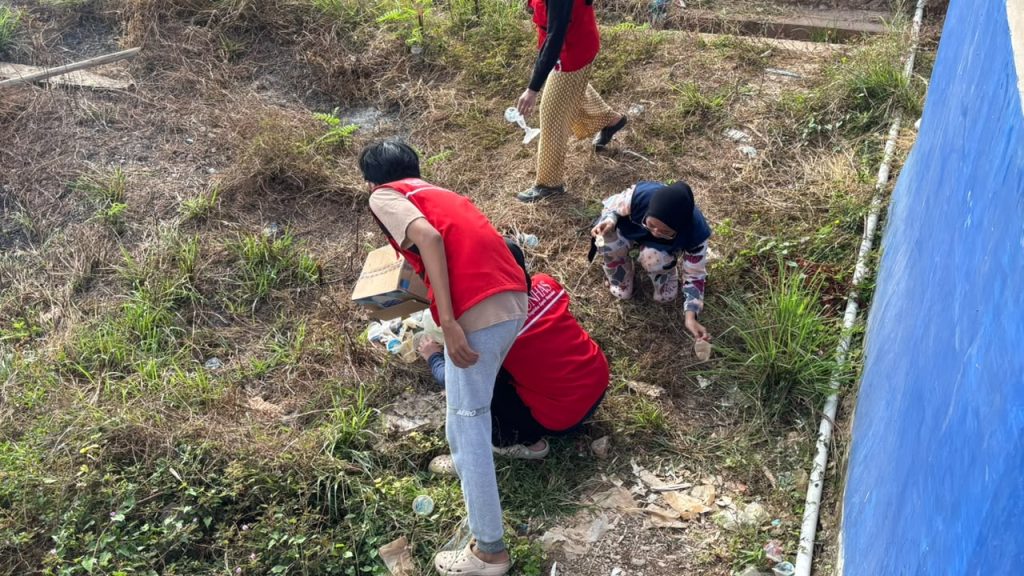 KKN-T 116 Unhas Dokumentasikan Tradisi Gotong Royong Masyarakat Desa Lasiwala
