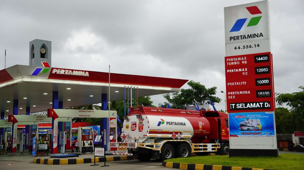 Antrean BBM Mengular di Sejumlah SPBU Makassar, Ini Penjelasan Pertamina!