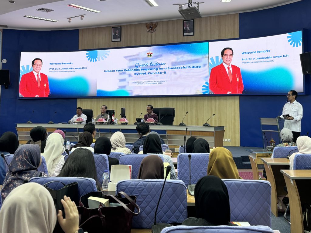 Guest Lecture Unhas: Prof Kim Soo-il Dorong Generasi Muda Perluas Wawasan Lintas Budaya