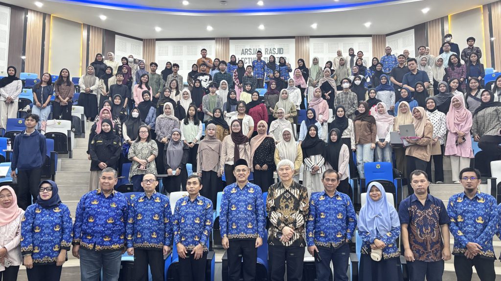 IMG_2077-1024x576 FMIPA Unhas Gelar Kuliah Tamu, Mahasiswa Diajak Melek Perkembangan AI