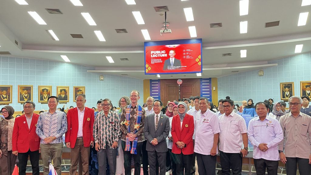 Unhas Hadirkan Duta Besar Inggris, Bahas Kolaborasi Ekonomi Hijau